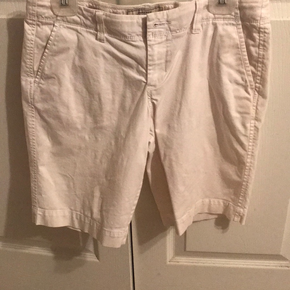 White ‘perfect bermudas’